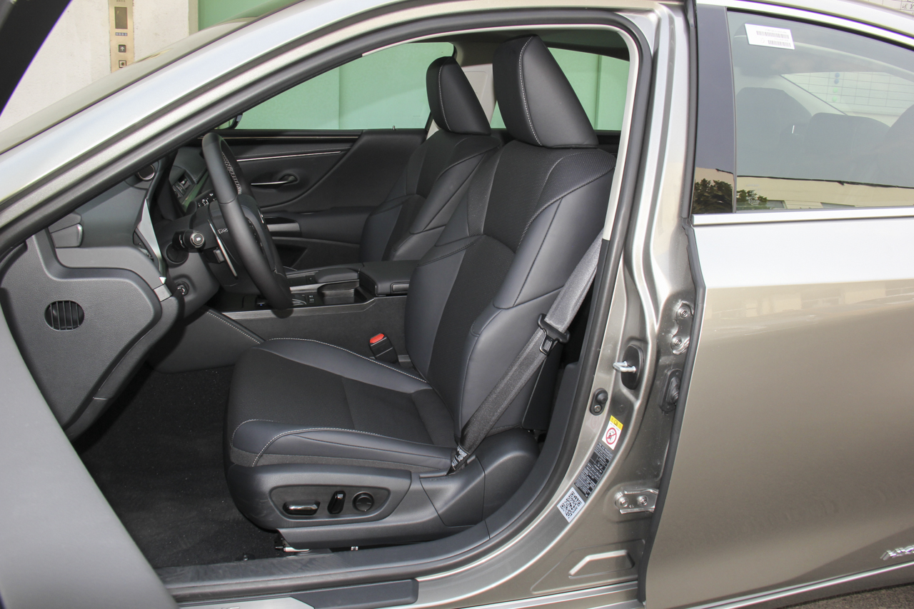 2018款雷克萨斯ES 2.5L自动300h卓越版