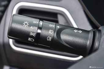 2015款海马福美来1.6L手动品尚型