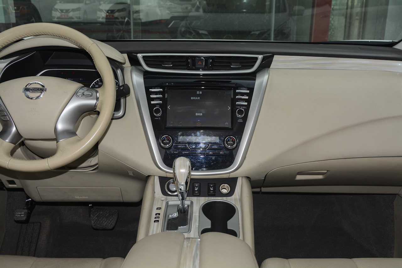 2017款楼兰2.5L自动S/C XV HEV混动四驱旗舰版