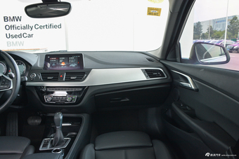 2018款宝马1系120i自动设计套装型