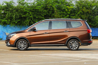 2017款宝骏730 1.5T手动豪华型7座