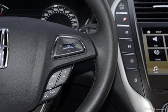 2017款林肯MKC 2.0T 两驱尊悦版（白）