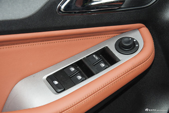 2015款 宝骏560 1.8L手动精英型