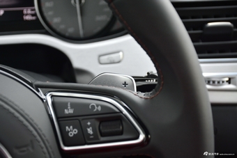 2016款奥迪S8 4.0T自动4.0TFSI quattro