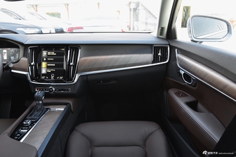 2018款沃尔沃S90 2.0T自动T5智雅版