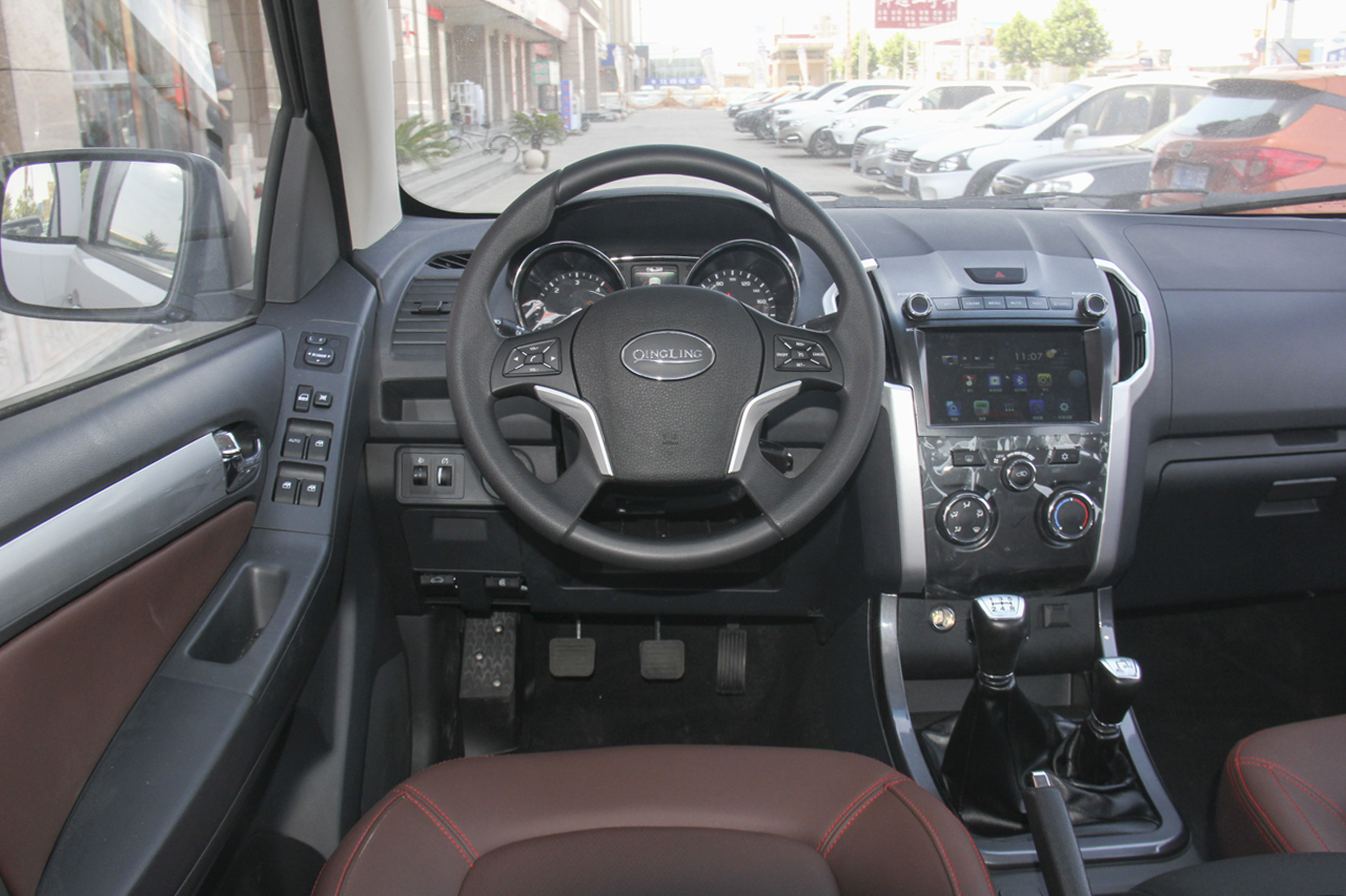 2018款庆铃TAGA 3.0T手动四驱超豪华版