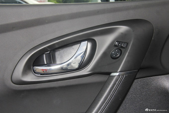 2016款科雷嘉2.0L自动两驱尊贵版