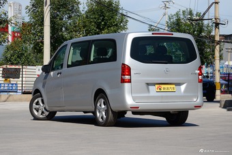 2016款奔驰威霆2.0T自动精英版 太空银