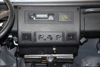 2016款BJ 212 2.0L手动方门四驱豪华型 国V