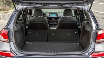 现代发布新钢炮伊兰特GT 对飙高尔夫