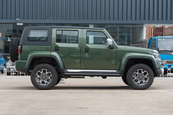 2018款北京BJ40 PLUS 2.3T自动四驱尊享版