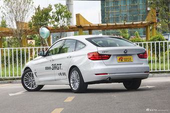 2016款宝马3系GT 320i 2.0T自动设计套装型 矿石白