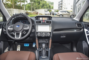 2016款森林人2.5L自动尊贵导航版