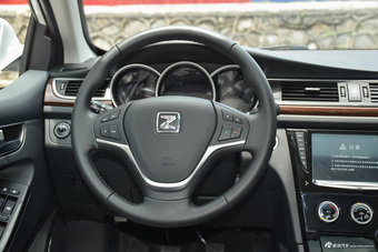 2015款众泰Z500 1.5T 手动豪华型 萨丁白