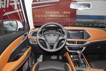 2017款众泰T300 1.5T自动尊贵型 