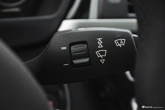 2017款宝马3系2.0T自动M运动型320Li