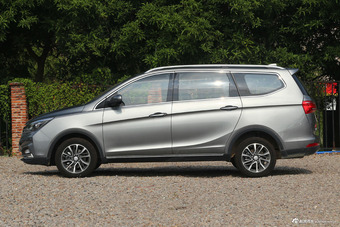 2017款宝骏730 1.8L iAMT豪华型7座