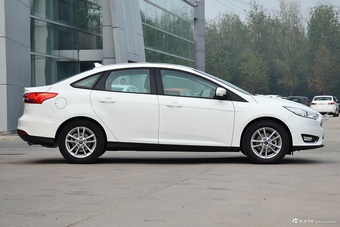 2017款福克斯三厢1.6L手动风尚型智行版