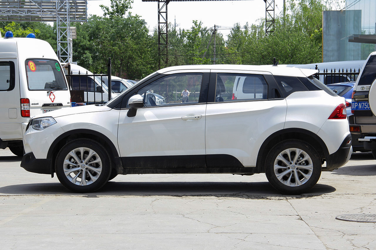 2016款中华V3 1.5L手动智能型