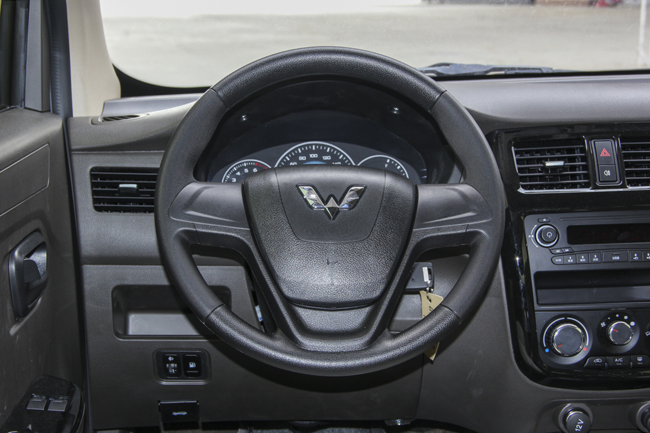 2016款五菱荣光V 1.5L手动标准型