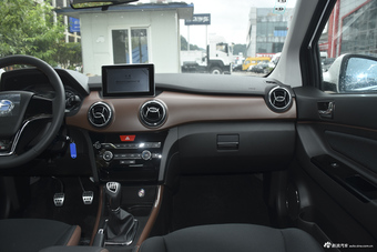 2016款昌河Q25 1.5L手动乐惠版 炫酷白