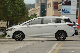 2018款比亚迪宋MAX 1.5T自动智联精英型6座