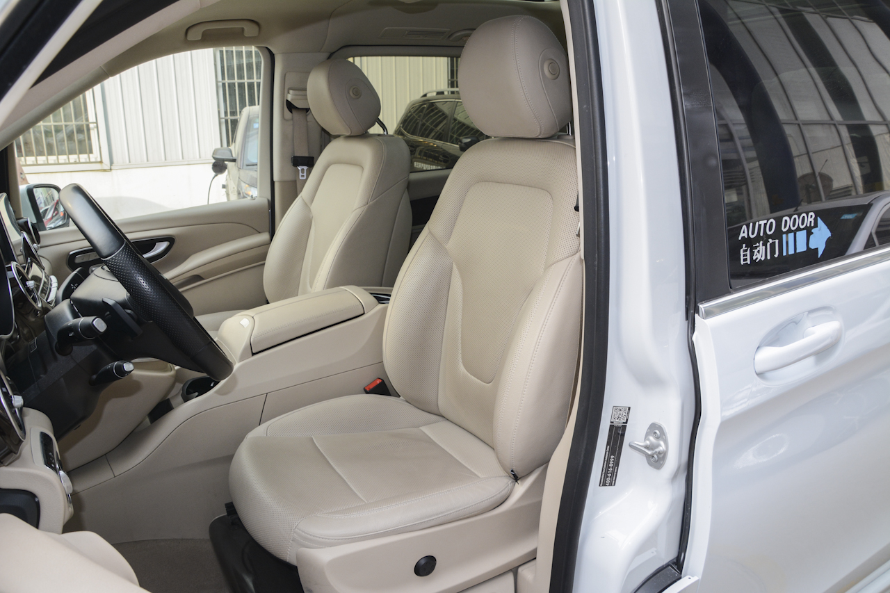 2017款奔驰V级 V 260 尊贵版