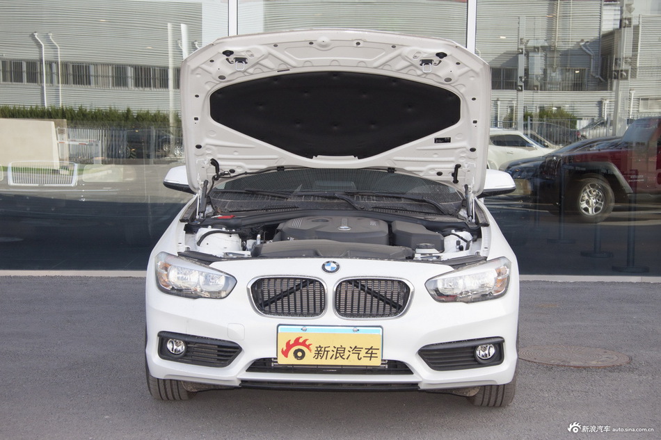 2016款宝马1系118i 1.5T自动领先型