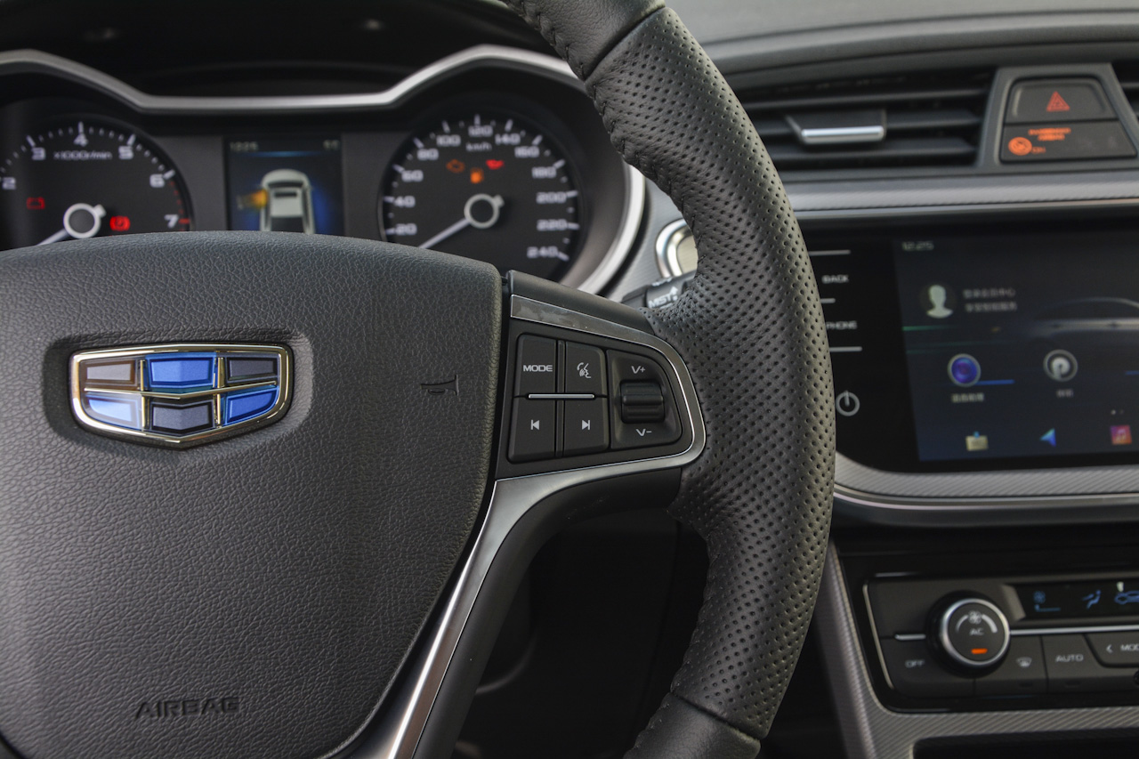 2018款吉利帝豪GL 1.8L手动精英智联型