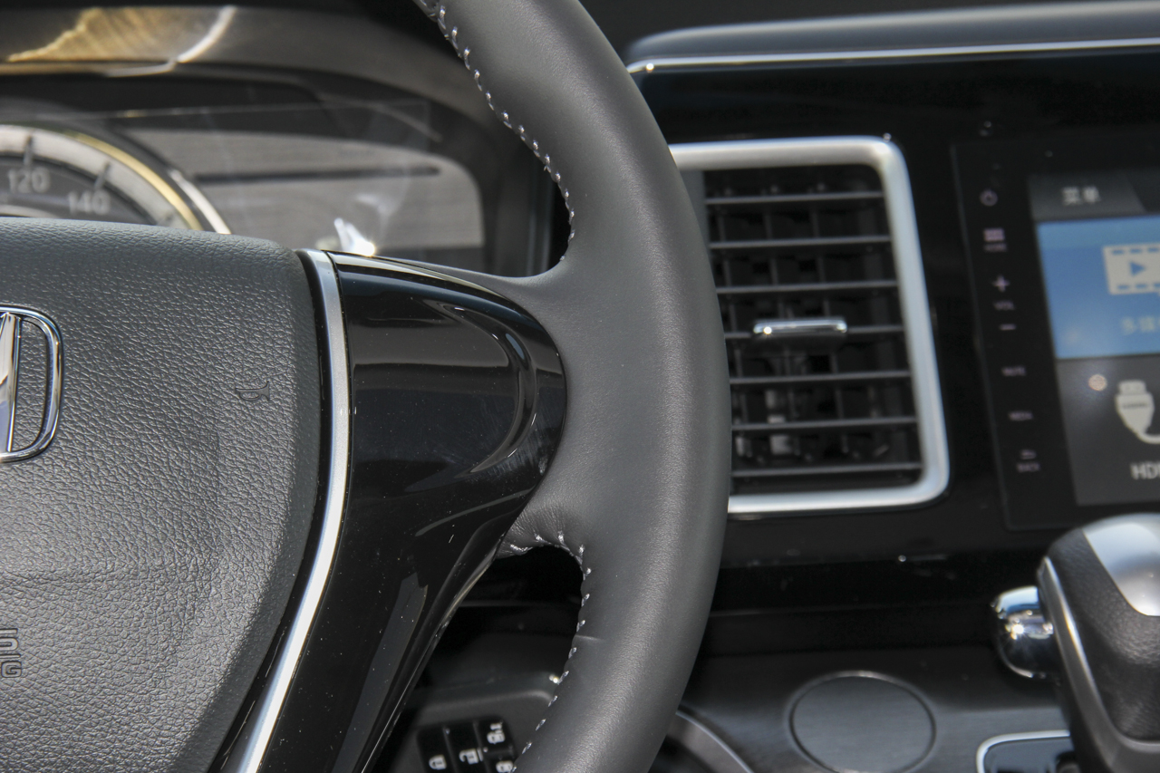 2016款艾力绅2.4L自动经典版