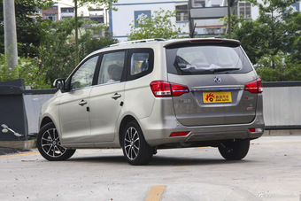 2016款风行S500 1.6L自动豪华型 闪耀金