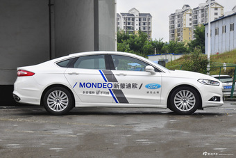 2013款蒙迪欧2.0T自动200豪华型