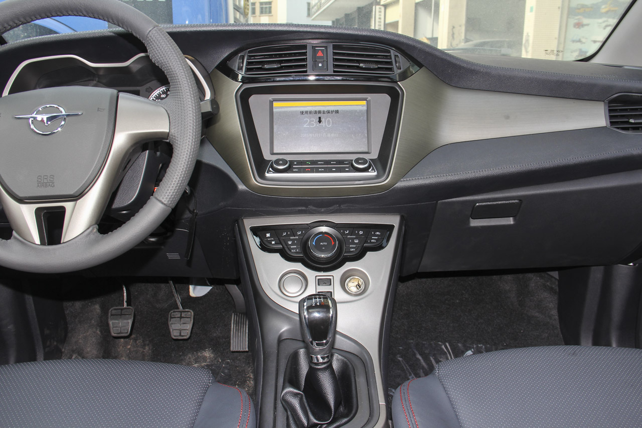 2016款海马M3 1.5L手动智能舒适型