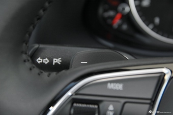 2017款奥迪Q5 2.0T自动40TFSI豪华型（白）