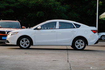 2016款名爵锐行1.5L手动风尚版