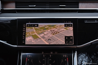 2018款奥迪A8L 3.0T自动55 TFSI quattro尊贵型