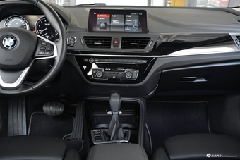 2018款宝马1系118i自动运动型