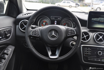 2016款奔驰GLA级 GLA200 1.6T自动时尚型