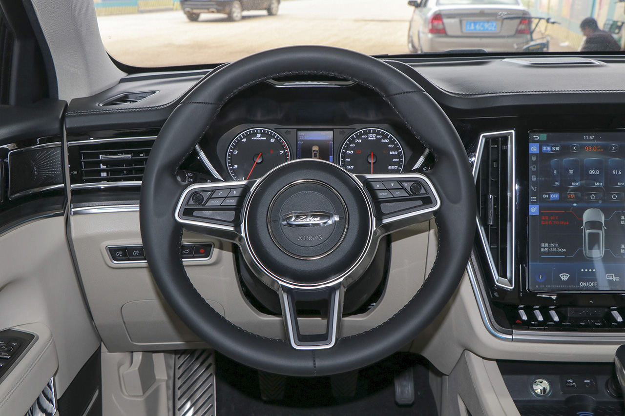 2017款众泰T700 1.8T手动尊享型