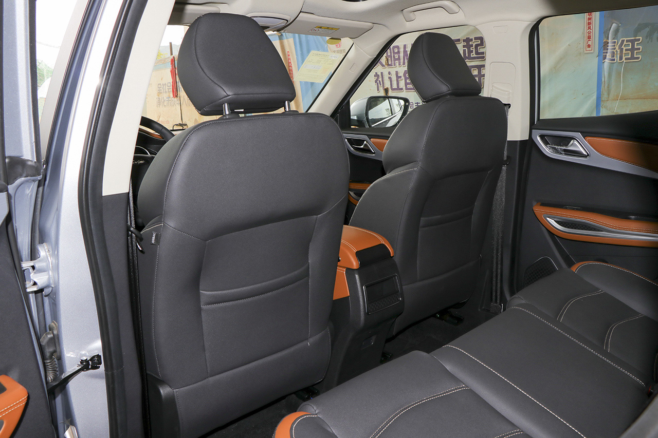 2017款众泰T300 1.5L手动尊享型