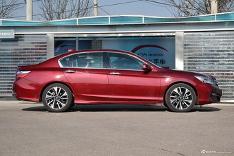 2016款本田雅阁混动2.0L自动锐尊版宝石红