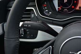 2019款奥迪A4L 2.0T自动40 TFSI运动型 国V