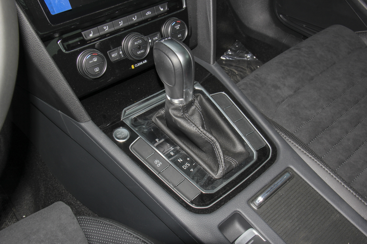 2018款迈腾1.8T自动330TSI DSG尊贵型