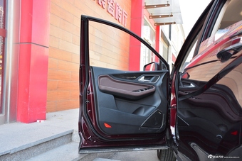 2017款宝骏560 1.5T DCT旗舰型7座