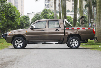 2015款小老虎2.4T手动精英版大双排4D25