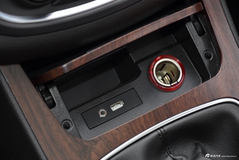 2017款宝骏560律动版1.5T手动乐享型