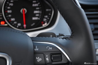 2017款奥迪A8L 4.0T自动60 TFSI quattro豪华型