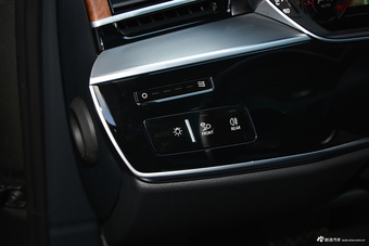 2018款奥迪A8L 3.0T自动55 TFSI quattro豪华型