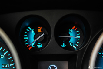 2016款萨瓦纳2.0T自动四驱汽油尊享版5座