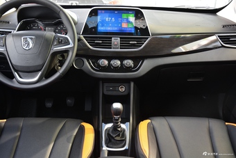 2017款宝骏310 1.5L手动豪华型